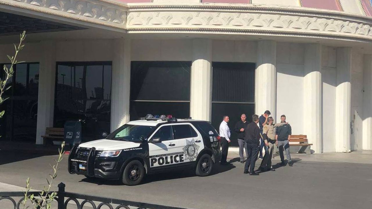 Armed Man Barricaded Inside Casino Hotel Room In Las Vegas Know More Here (1)