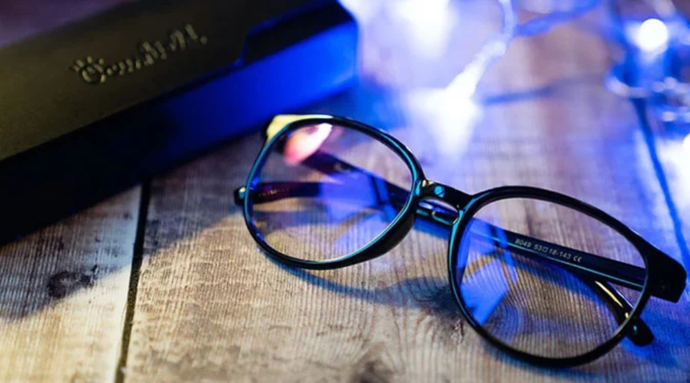 Are Blue Light-Blocking Glasses Effective in Enhancing Sleep and Reducing Eye Strain?