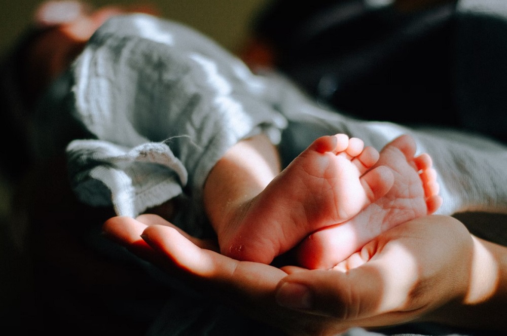 babys-severe-illness-linked-to-holland-barrett-vitamin-drops-raises-parental-alarm
