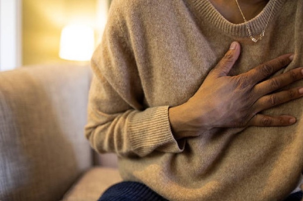 doctor-reveals-6-key-heart-attack-symptoms-in-women-to-watch-out-for