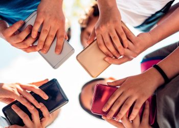 South Carolina New School Rule: Banned Students From Using Mobile Phones At School