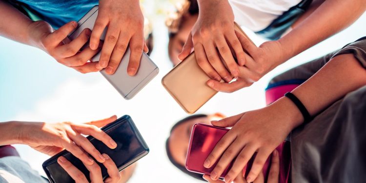 South Carolina New School Rule: Banned Students From Using Mobile Phones At School